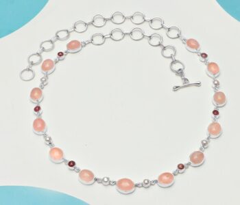 Accessorize with Intention: Wearing Rose Quartz Jewelry for Inner Peace
