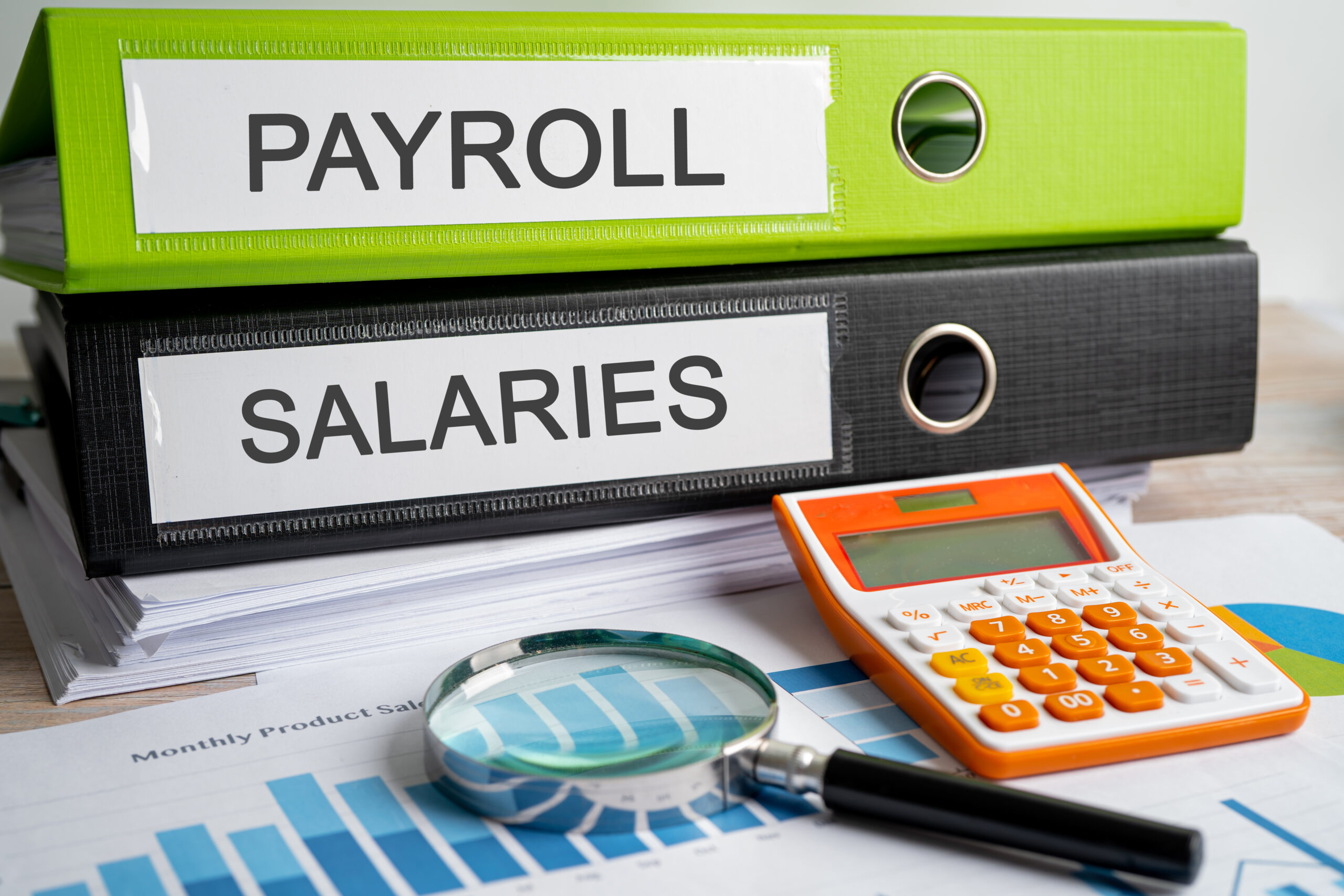Illustration showing key payroll features like direct deposit, cloud software, and tax tools for small businesses